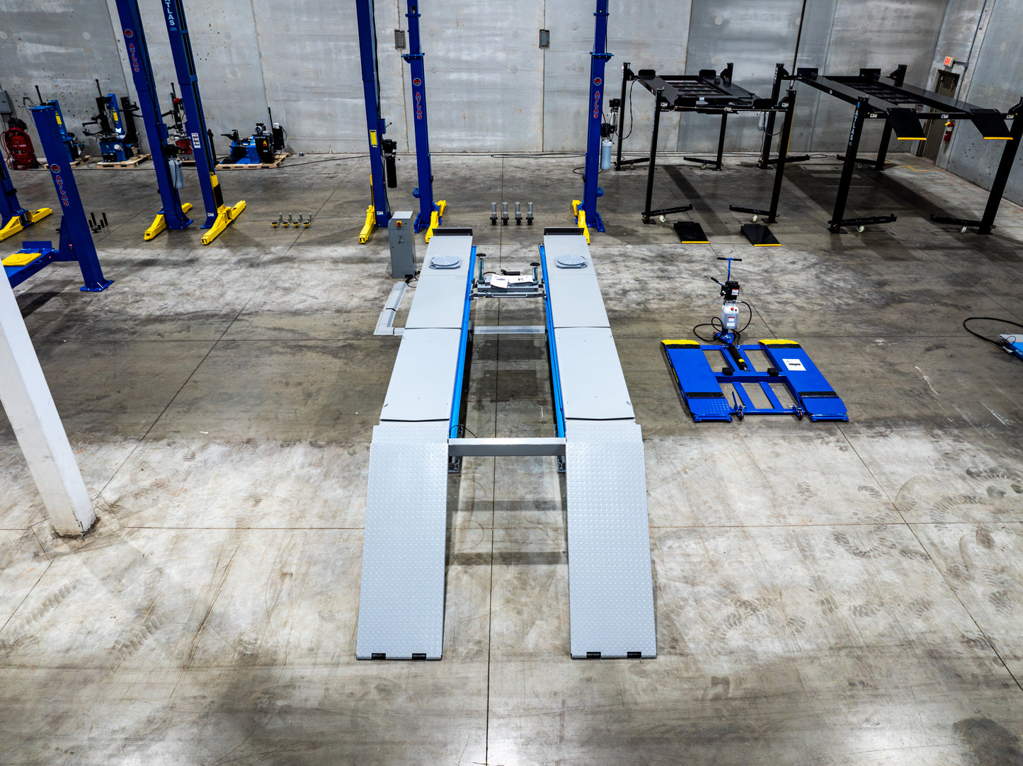 Atlas 12ASL 12,000 lb. Capacity Alignment Scissor Lift